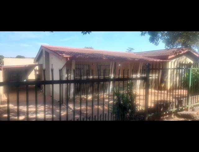 5 BEDROOM HOUSE SOLD IN MOUNTAIN VIEW